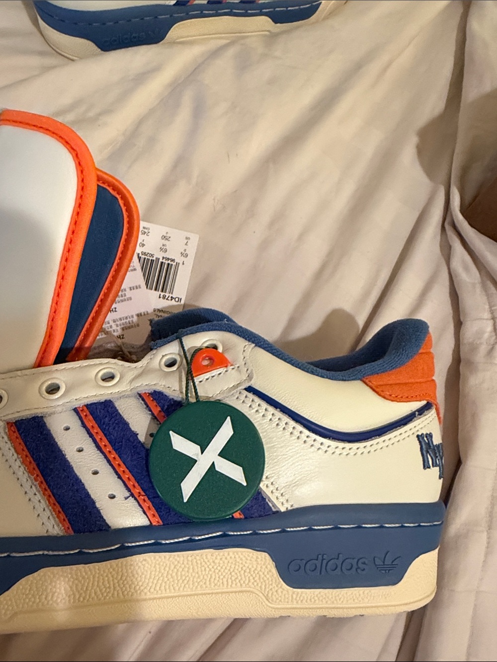 adidas Rivalry Low - FR 40/US 7 New York Knicks orange blue & white sneakers - Picture 13 of 17